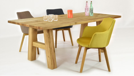 Massivholztisch aus Eiche Linda + Esszimmerstühle Bella
