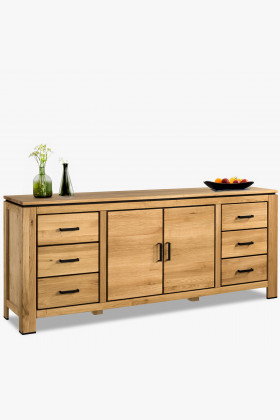 Lange Eichenkommode mit schwarzen Griffen und