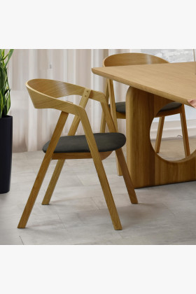 Stohovatelná dubová židle - tmavý sedák , Jídelní židle- 1 2