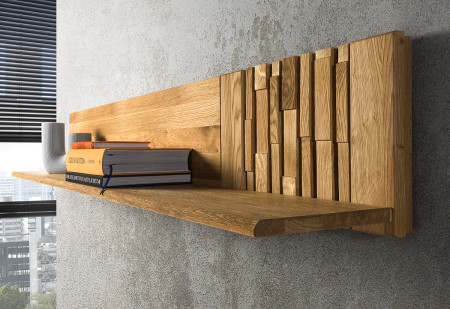 Dubový panel na zeď s policemi