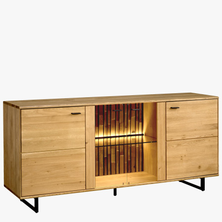 Dlouhá komoda se sklem a dvířky na kovových nohách