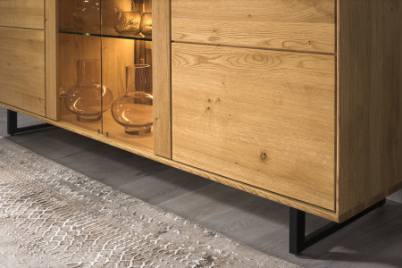 Dubový konferenční stolek na nožičkách