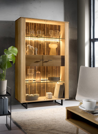 Vysoká komoda dřevěná se sklem