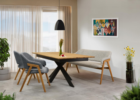 Dubova židle v tmavé barvě