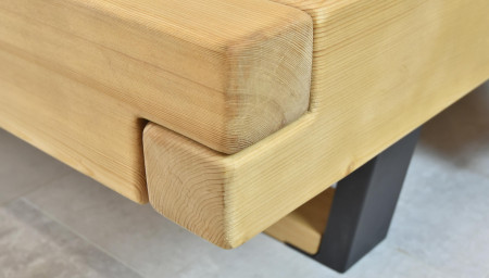 Masívni ram postele kovové nohy smrk, Laura 160 x 200