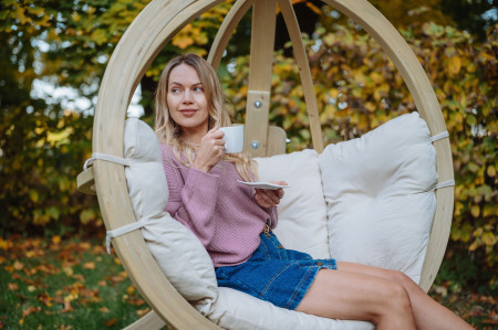 Houpací křeslo krémová