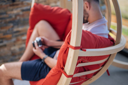 Houpací křeslo červená barva