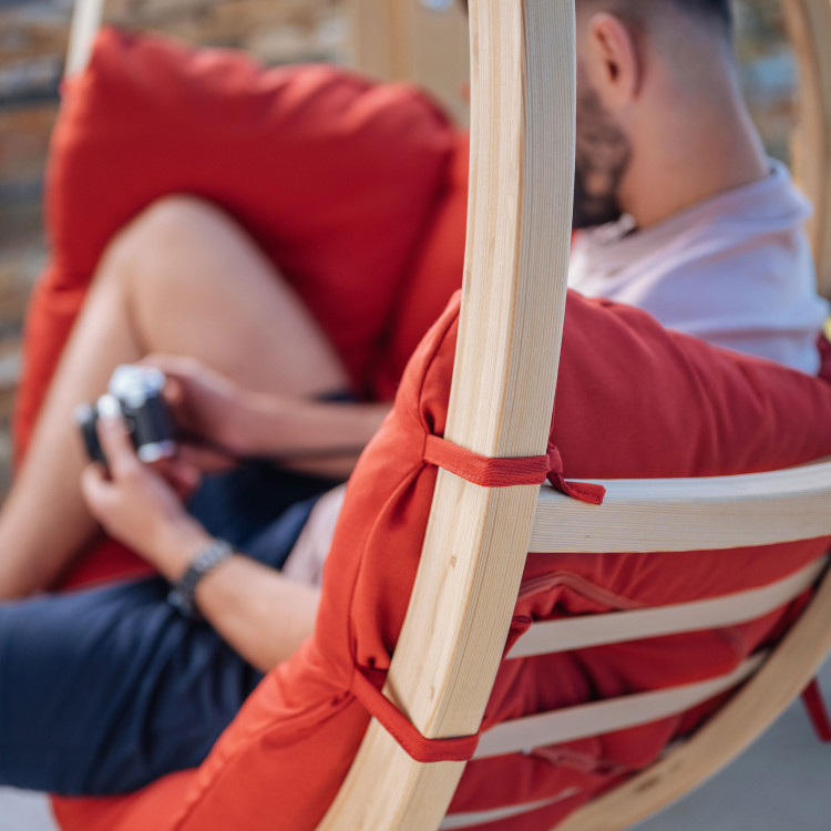 Houpací křeslo červená barva