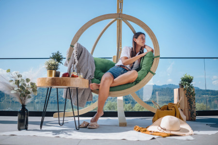 Houpací křeslo s konstrukcí, zelená