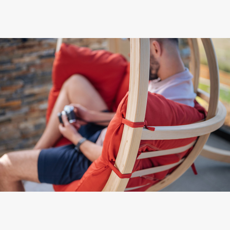 Houpací křeslo s konstrukcí, červená