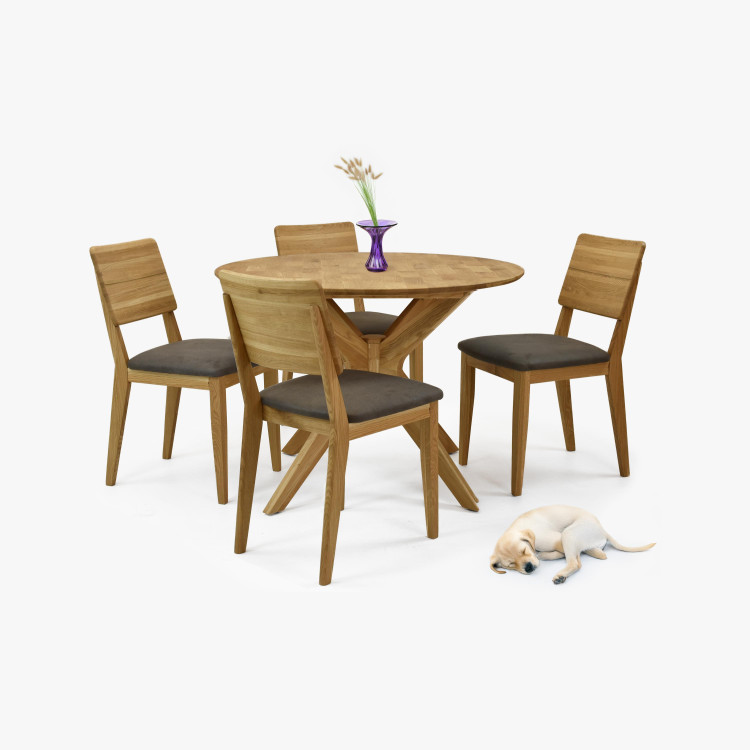 Kulatý dřevěný stůl s překříženýma nohama