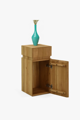 Příruční stolek z dvířky dřevěný 2