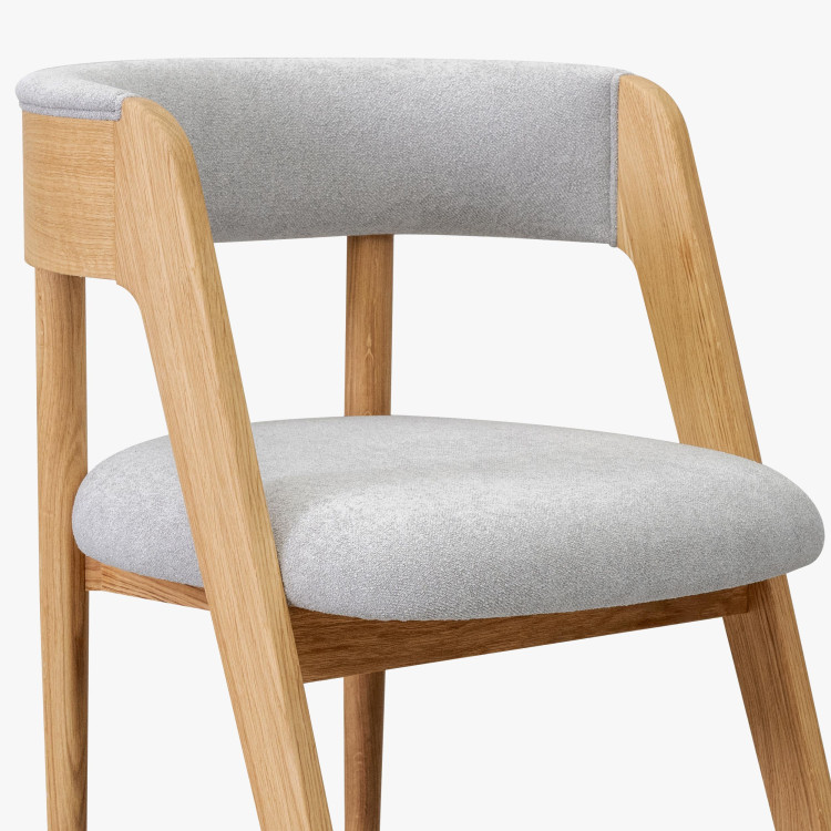 Luxusní dubové křeslo v šedě látce