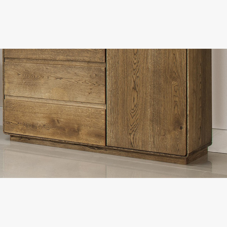 Dubová vitrina, Helsinki 45 DP