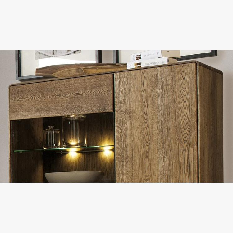 Dubová vitrina, Helsinki 45 DP