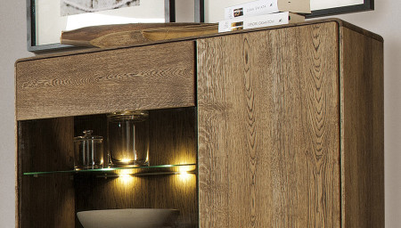 Dubová vitrina, Helsinki 45 DP