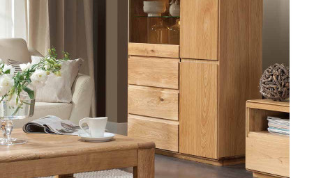 Dubová vitrina, Helsinki 45 DP