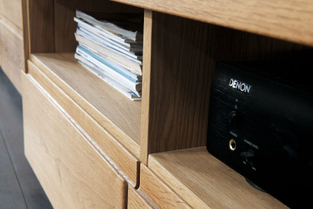 Masivní tv komoda z dubu, helsinki 22 DP