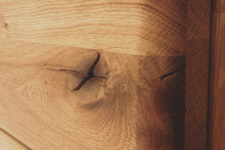 Dubová úzká vitrina Texas, TYP 11 (Otevírání dveří na pravou stranu)