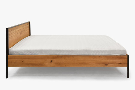 Dubová manželská postel , kovové nohy 180 x 200