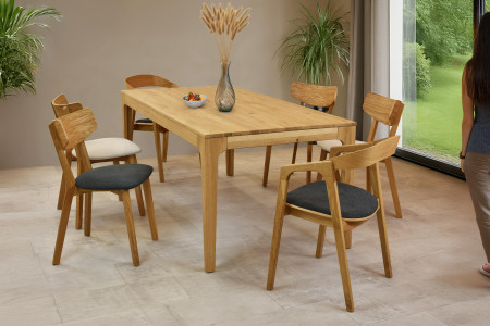 Dubová židle s světlým čalouněním