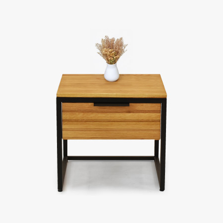 Dubový noční stolek z kovovýma nohama