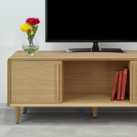 Tv komoda v barvě dub bílý na nožičkách