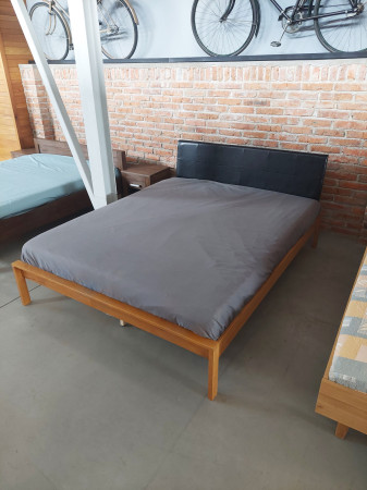 Manželská postel 160 × 200 cm