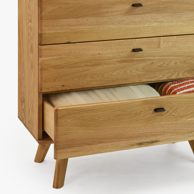 Dubová komoda se šuplíky na nohou