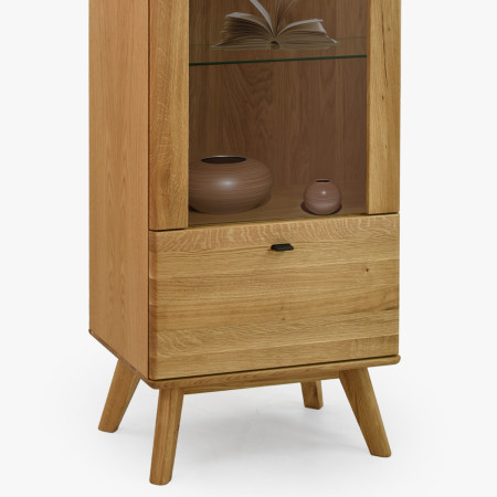 Jednodveřová masivní vitrina na nohou