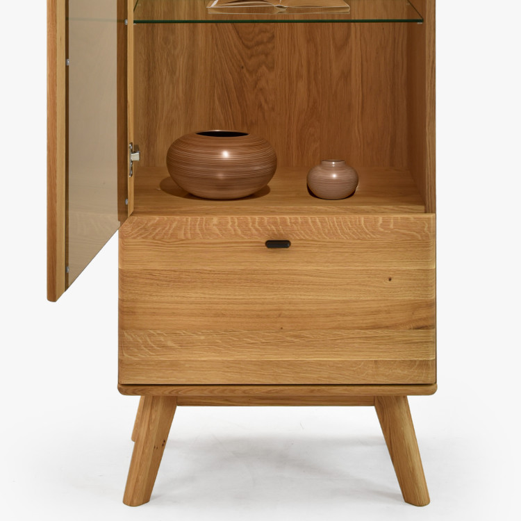 Jednodveřová masivní vitrina na nohou