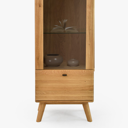 Jednodveřová masivní vitrina na nohou