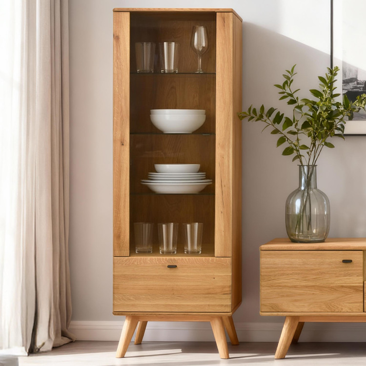 Jednodveřová masivní vitrina na nohou