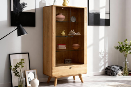 Dvoudveřová masivní vitrína na nohou