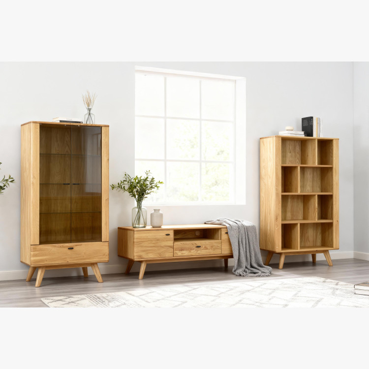 Dubový regál na nohou