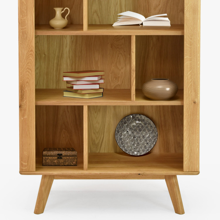 Dubový regál na nohou