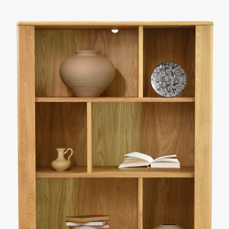 Dubový regál na nohou