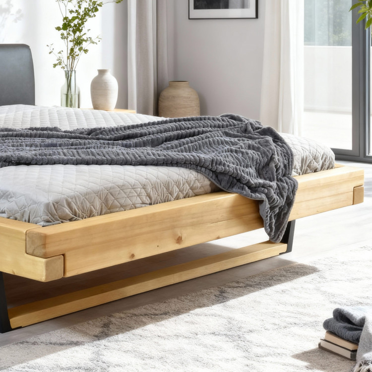 Postel z masivu na nohách, Laura smrk 160 x 200 cm