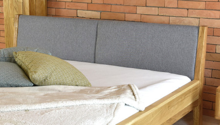 Postel z masivu - látkové čelo šedé Marina 160 x 200 cm