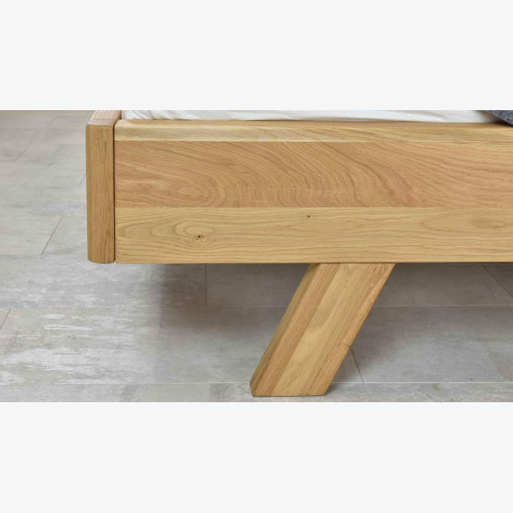 Postel z masivu - látkové čelo šedé Marina 180 x 200 cm