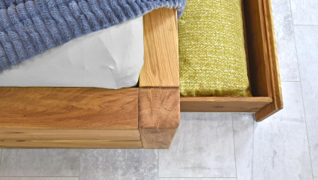 Dřevěná jednolůžková postel Julia 90 x 200