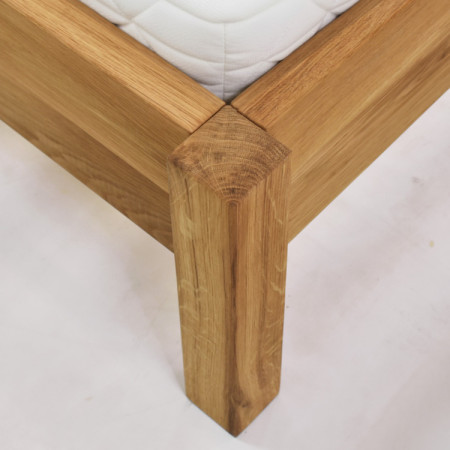 Eichenbett aus Massivholz 180 x 200 cm Richard - robust & elegant