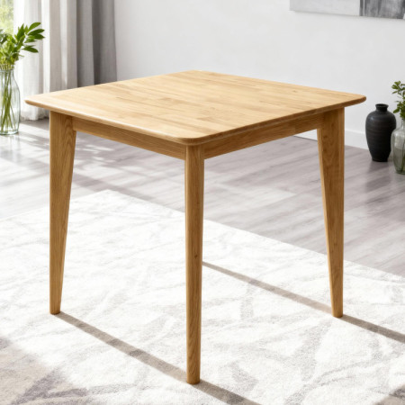 Člärförmiger Holztisch 75 x 75 cm