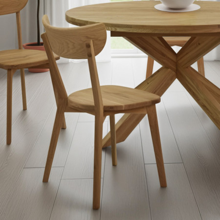 Runder ausziehbarer Tisch und 4 Stühle aus Holz