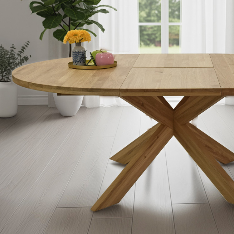 Runder ausziehbarer Tisch und 4 Stühle aus Holz