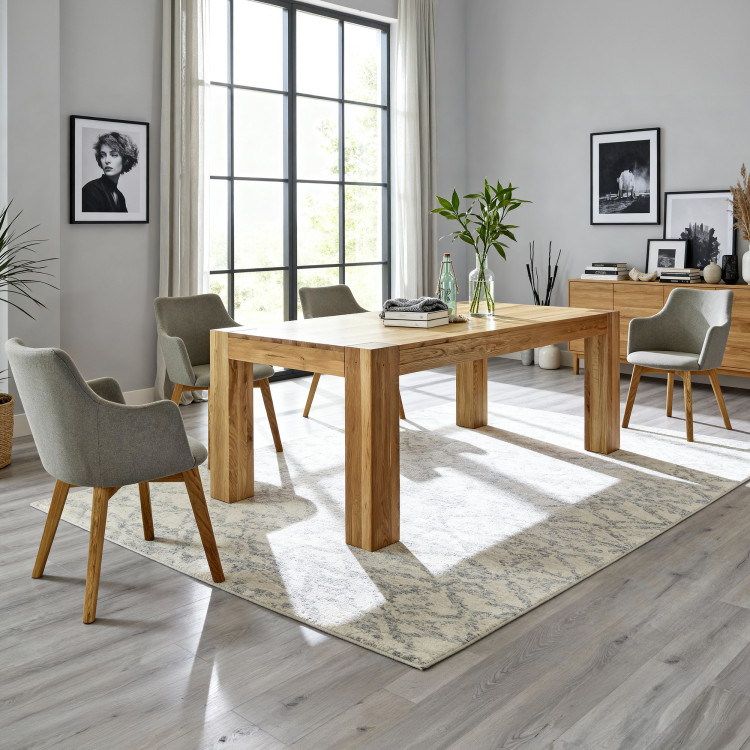 Moderne Sessel mit Armlehne einschließlich Tisch