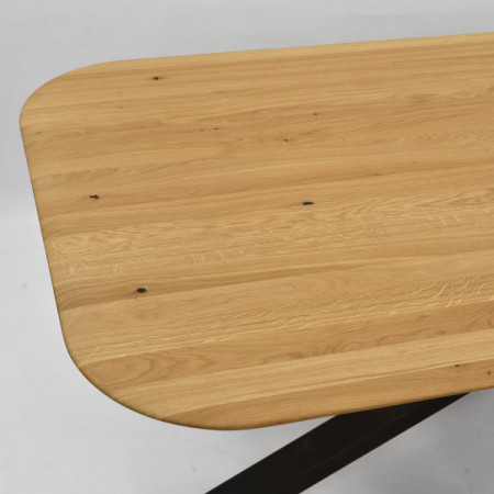 Dubový Tisch mit einem X-förmigen Metallbein 180 x 90 cm