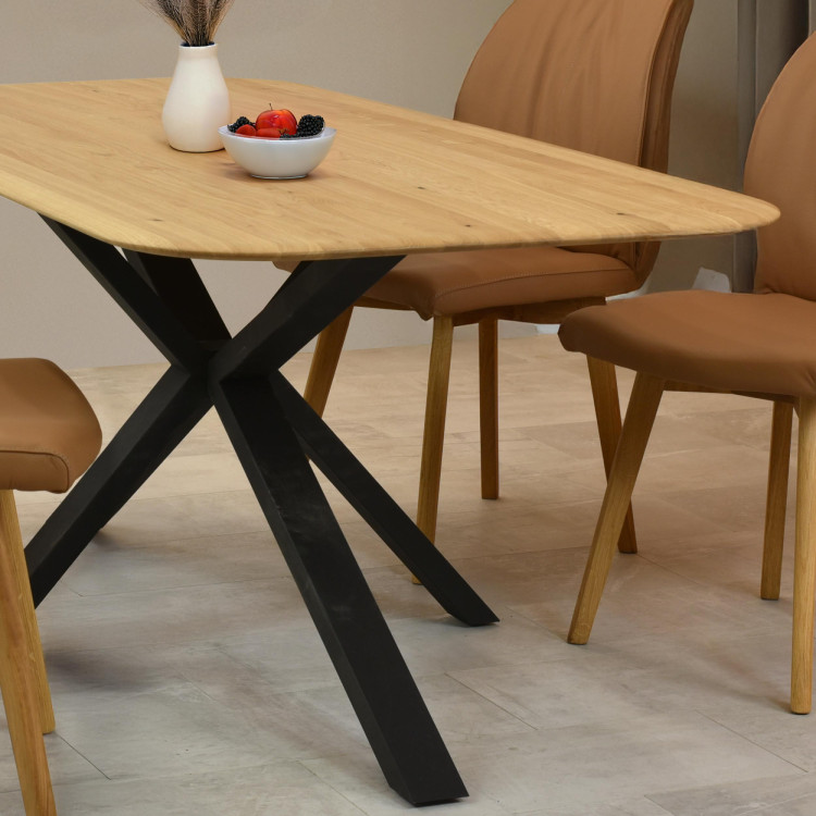 Dubový Tisch mit einem X-förmigen Metallbein 180 x 90 cm