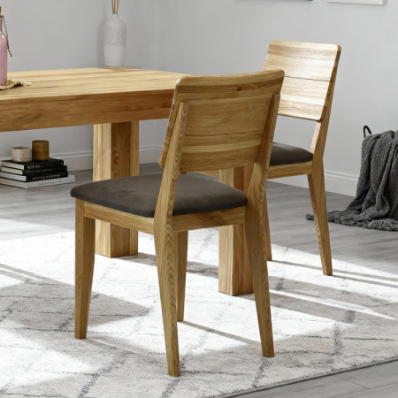 Massiver Eichholz Esstisch 180×100 cm mit 4 gepolsterten Stühlen