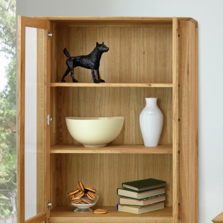 Premiärer doppeltüriger Eichenvitrine, Monaco